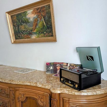 Maison De Style Tout Confort, Position Ideale, Avec Clim Et Petit Exterieur Orange  Buitenkant foto