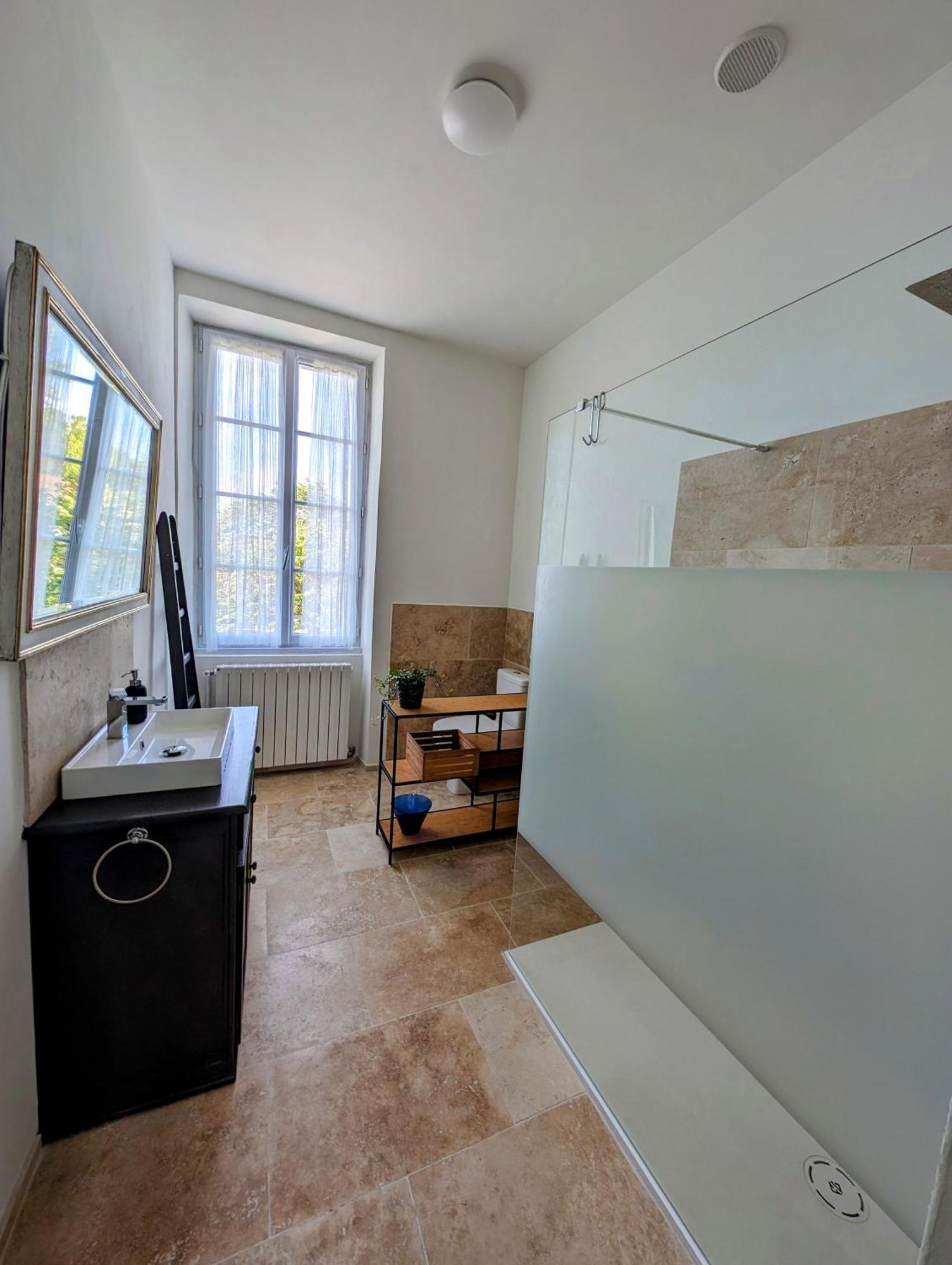 Maison De Style Tout Confort, Position Ideale, Avec Clim Et Petit Exterieur Orange  Buitenkant foto