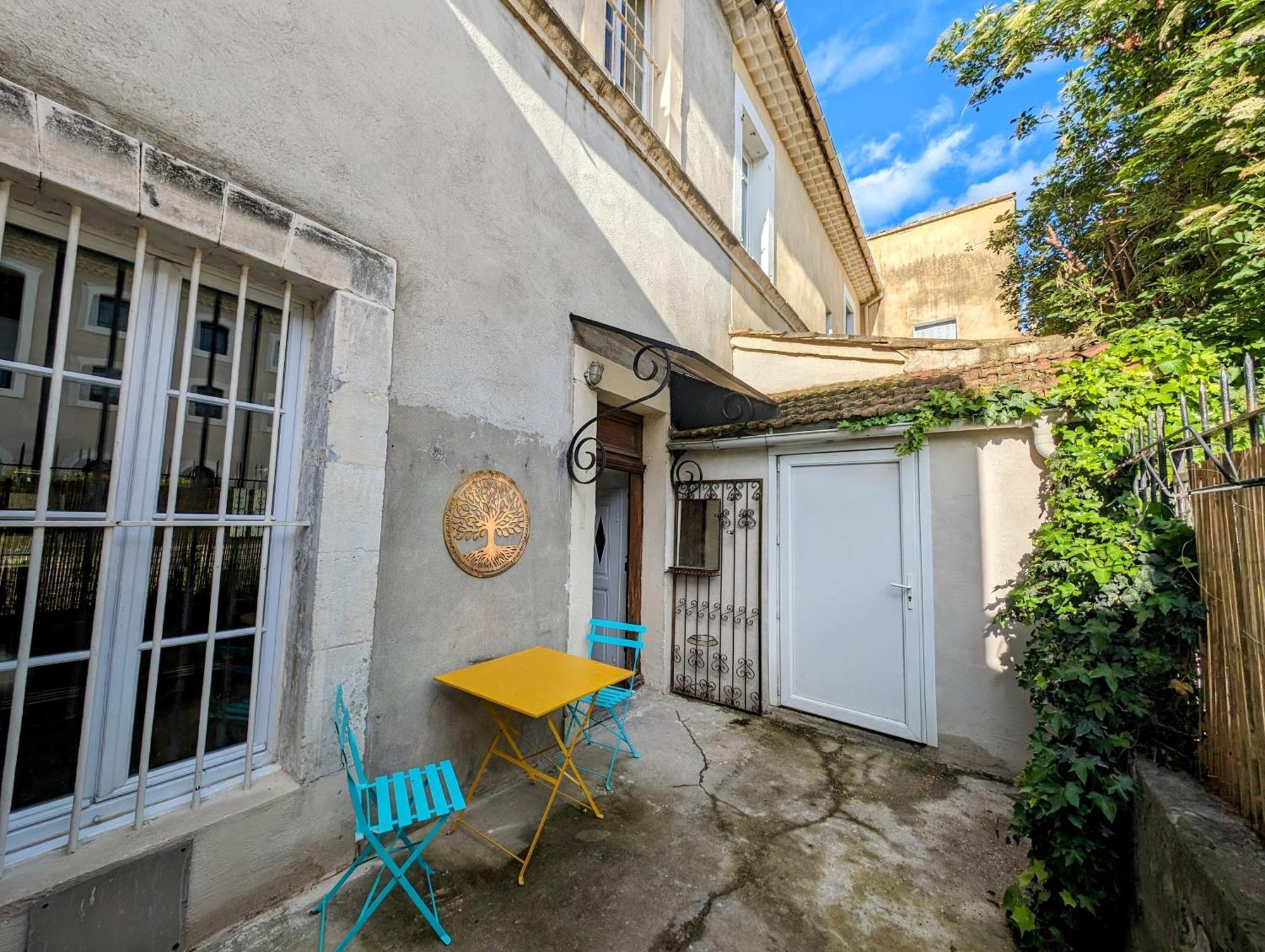 Maison De Style Tout Confort, Position Ideale, Avec Clim Et Petit Exterieur Orange  Buitenkant foto