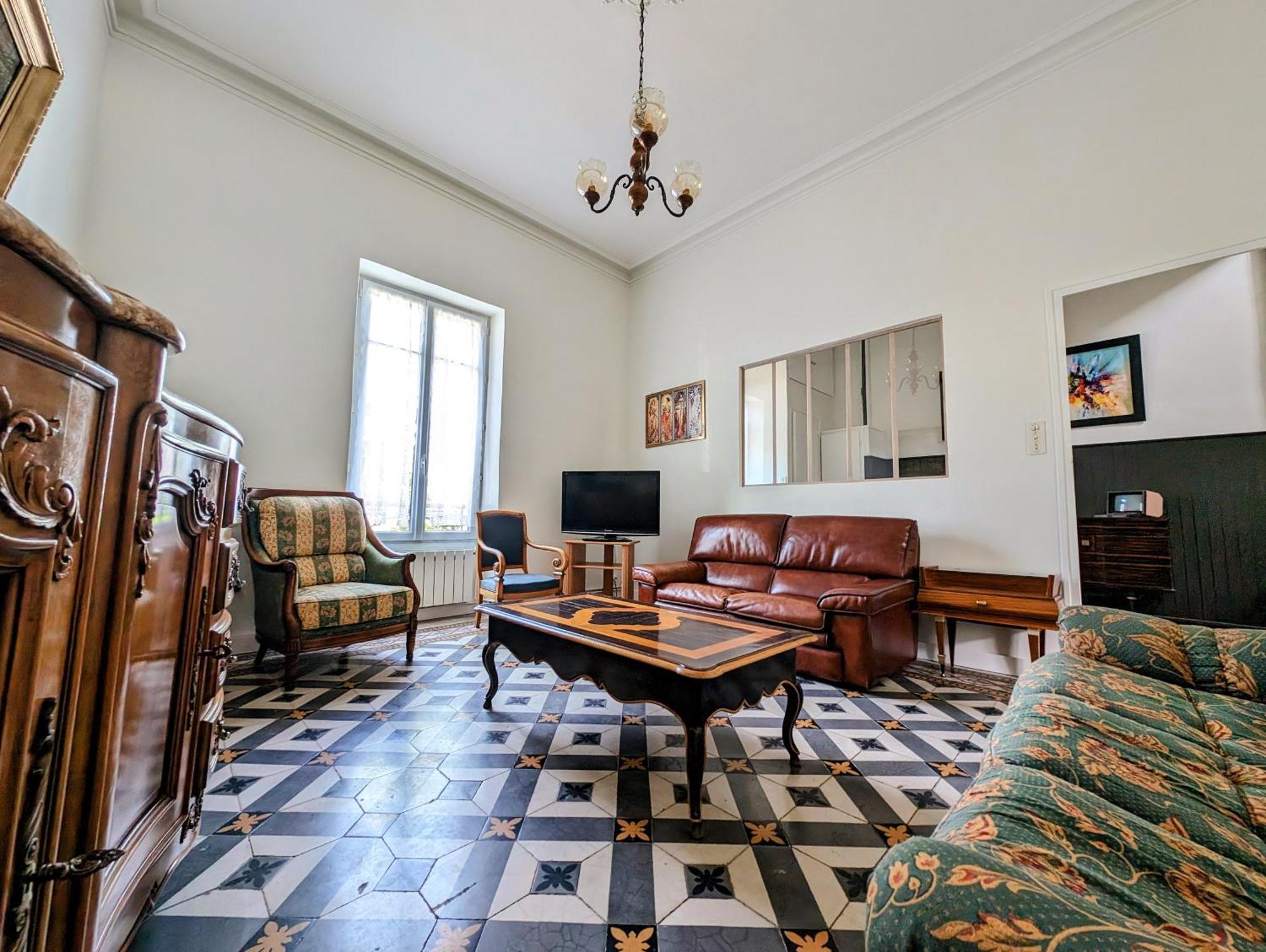 Maison De Style Tout Confort, Position Ideale, Avec Clim Et Petit Exterieur Orange  Buitenkant foto